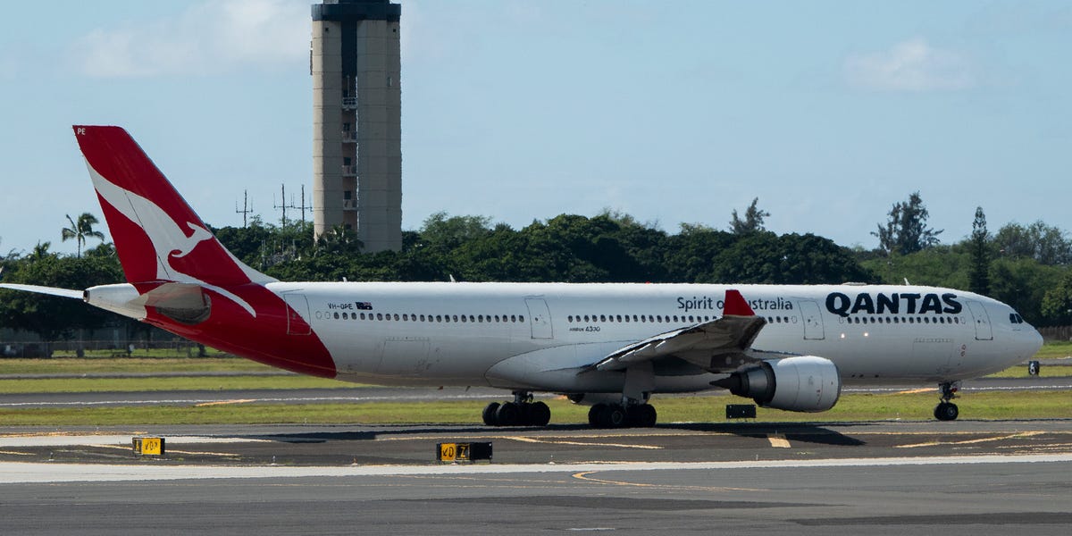 Qantas A380 Makes Dramatic U-Turn Over Pacific After Engine Incident