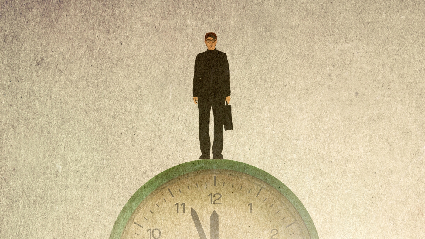 Losing a job, particularly through a layoff, is a profound challenge. It's more than just the loss of income; it often impacts one's sense of identity, daily routine, and financial security. The news can arrive unexpectedly, leaving you reeling and unsure of the next steps. This uncertainty, coupled with potential financial pressures and emotional distress, can make the period immediately following a layoff feel overwhelming. Knowing precisely what actions to take can provide a much-needed sense of control and direction during this turbulent time.