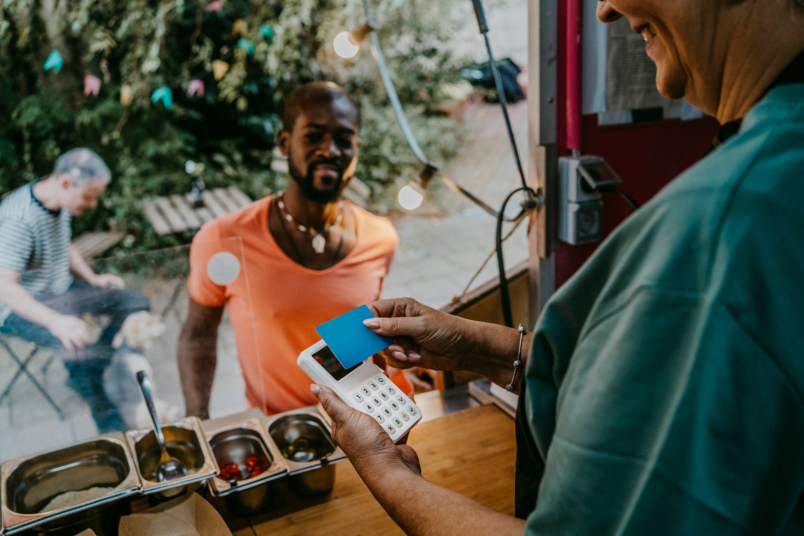 Chase Sapphire Preferred vs. Amex Gold: Navigating the Mid-Tier Travel Card Landscape